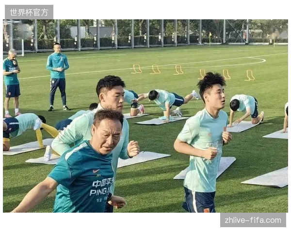 武磊迎来国家队百场里程碑，朱辰杰后场失误导致国足防线晚节不保